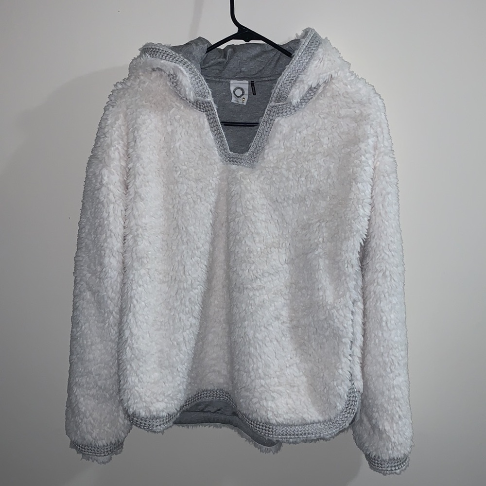 Akemi + Kin Pullover - Picture 5 of 7